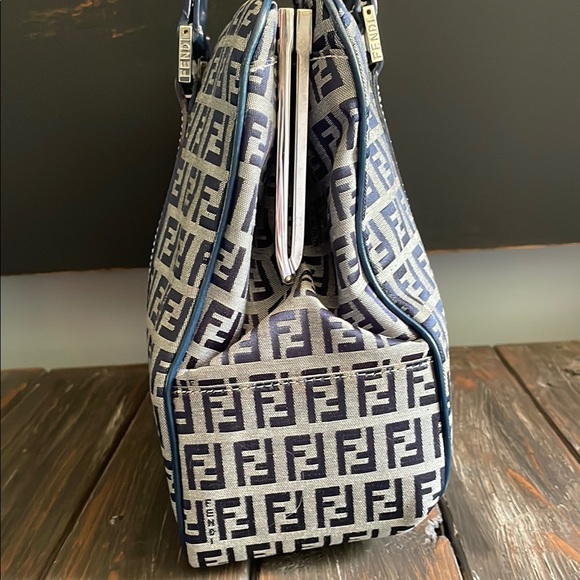 Fendi Zucchino Vintage Kiss Lock Closure Shoulder Bag EUC - Picture 6 of 16